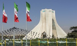 طهران تؤكد تضامنها مع العراق وتدين القصف الأمريكي السعودي