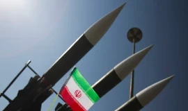 إيران تحذر أمريكا ودولاً بالمنطقة: ردنا سيكون متواصلاً وبلا قيود