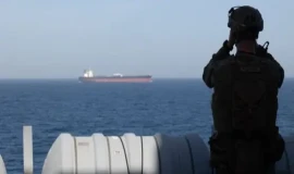 إيران تستهدف سفينتين في هرمز.. و"سنتكوم" تعلن تحويل مسار 5 سفن تجارية