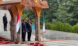 الرئيس الإيراني يستقبل رئيس الوزراء في طهران