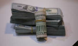 انخفاض طفيف بأسعار الدولار في بغداد وأربيل مع افتتاح التداول