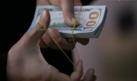 تباين أسعار الدولار في الأسواق المحلية مع إغلاق تداولات نهاية الأسبوع