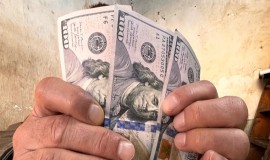 أسعار الدولار تعاود الارتفاع في الأسواق العراقية
