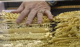 انخفاض الذهب للجلسة الثانية بفعل قوة الدولار وترقب التطورات الجيوسياسية