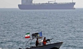 الحرس الثوري يعلن احتجاز سفينة يشتبه بتعاونها مع الجيش الأميركي