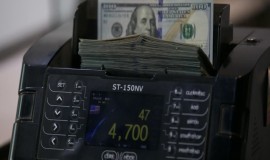 تراجع سعر صرف الدولار في بغداد وأربيل بالتزامن مع إغلاق البورصة