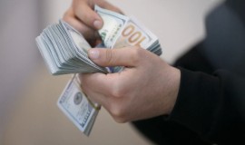 الدولار يتراجع في بغداد ويرتفع في أربيل مع إغلاق التداولات