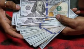 تباين أسعار الدولار بين بغداد وأربيل