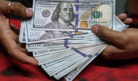 تراجع أسعار الدولار في بغداد وأربيل مع تطبيق التسعيرة الجديدة