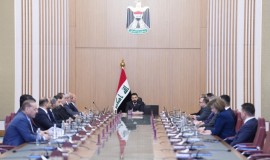 بعد تسلمه مهامه رسمياً... الزيدي يترأس الجلسة الأولى للحكومة الجديدة