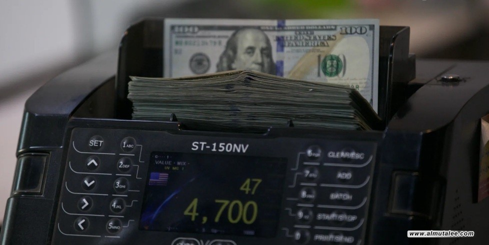 تراجع أسعار الدولار أمام الدينار العراقي مع افتتاح الأسبوع