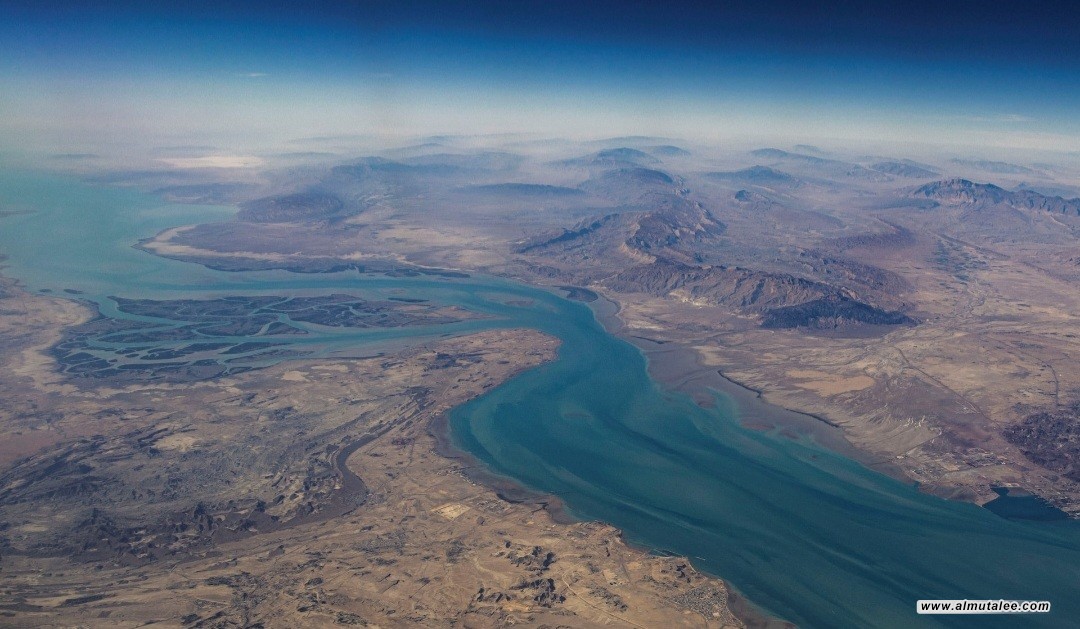 الحرس الثوري يعلن إغلاق مضيق هرمز حتى رفع “الحصار البحري الأميركي”