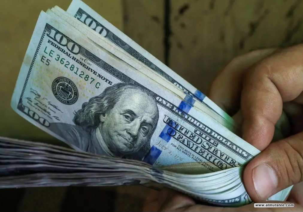تباين أسعار صرف الدولار بين بغداد وأربيل