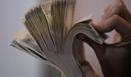 أسعار الدولار ترتفع بعد استقرار يوم أمس في الأسواق المحلية