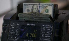 تراجع أسعار الدولار أمام الدينار العراقي مع افتتاح الأسبوع